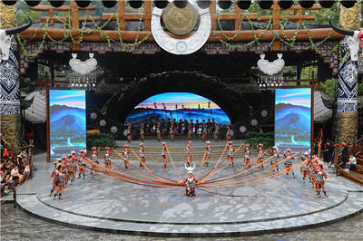 西江旅游依然持续火爆 苗族文化体验深受欢迎
